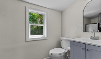 31 Brookside Dr, North Smithfield, RI 02896