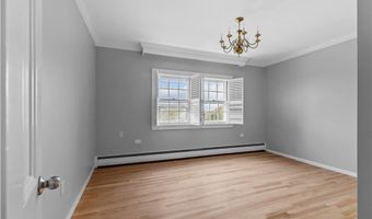 553 Bellevue Ave 14, Newport, RI 02840