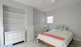2 Summer St B, Newport, RI 02840