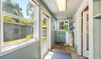 34 7th St, Apalachicola, FL 32320