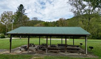 233 River Rd, Beattyville, KY 41311