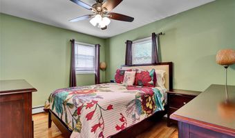 1 Somerset Rd W, Amityville, NY 11701