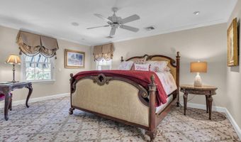 14 Bunker Hill Dr, Middletown, NJ 07748