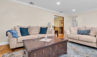 633 Spray Ave, Beachwood, NJ 08722