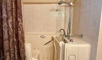 146 Washington Ave, Alden, MN 56009