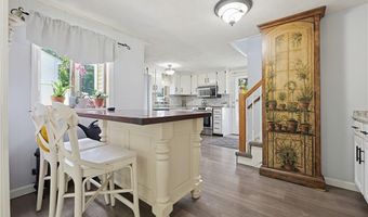50 Brookdale Ave, Cranston, RI 02921