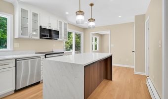 39 Briarwood Dr, Colchester, CT 06415