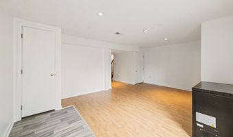 33 Bay Path Way 33, Branford, CT 06405