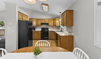112 W River Oak Ct, Brandon, SD 57005