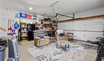15 Fieldstone Dr, Augusta, ME 04330