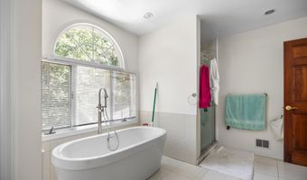 900 TUCKER Ln, Ashton, MD 20861