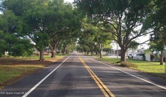 901 Laurel Cir, Barefoot Bay, FL 32976