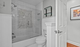 11806 E Arbor Dr, Anchorage, KY 40223