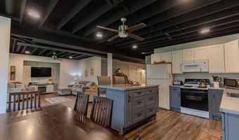 390 Blair Cir, Aurora, OH 44202