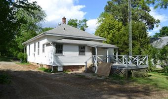 135 E Pine St, Albion, IL 62806