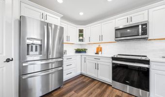 1190 Berkshire Ln, North Liberty, IA 52317