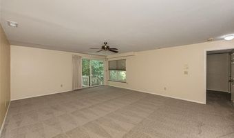 817 Woodside Trails Dr, Ballwin, MO 63021