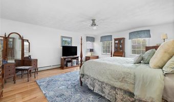 34 Finch Ln, North Kingstown, RI 02874