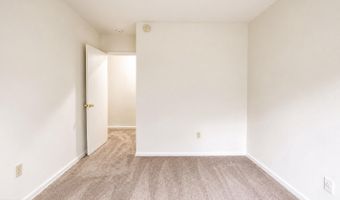 4921 QUARLES St NE 103, Washington, DC 20019