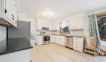 1820 W GLENDALE Ave, Appleton, WI 54914