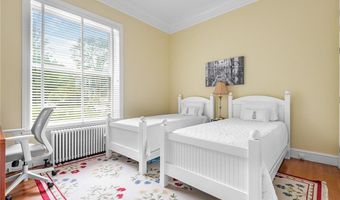 90 Rhode Island Ave 2, Newport, RI 02840