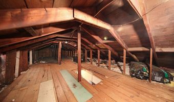 222 Red Hill Rd, Middletown, NJ 07748
