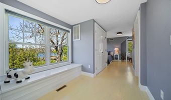 9 Casey Ct, Newport, RI 02840