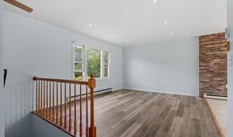 7 Hemlock Ln, Albany, NY 12208