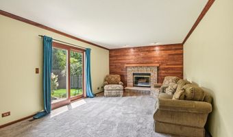 761 Mayfair Ln, Algonquin, IL 60102
