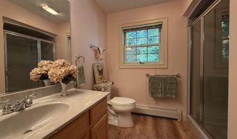 40 Lakewood Dr, Alton, NH 03810