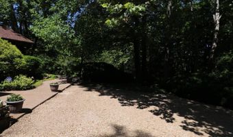714 Edgewood Dr, Batesville, IN 47006