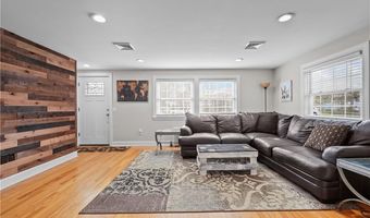 21 Delway Rd, East Providence, RI 02914
