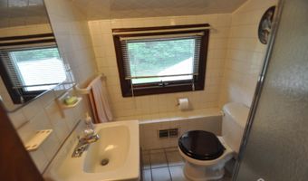19 Clark Pl, Avenel, NJ 07001