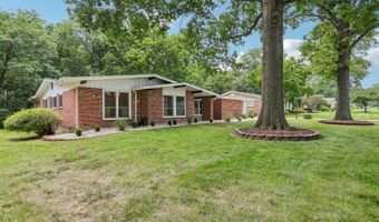 318 Algonquin Dr, Ballwin, MO 63011