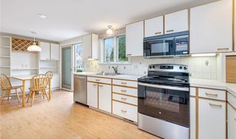 20 Elmsgate Way, East Providence, RI 02916