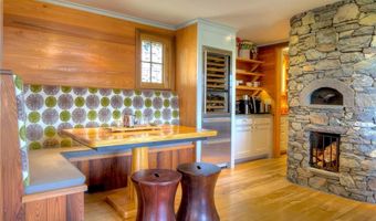 294 Ocean Ave, Newport, RI 02840
