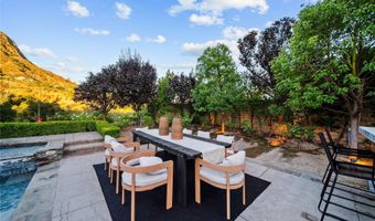 2116 Shadow Creek Dr, Agoura Hills, CA 91301