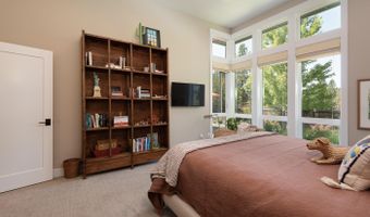 2100 NW Newport Hills Dr, Bend, OR 97703