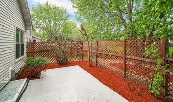1940 Waverly Ln, Algonquin, IL 60102
