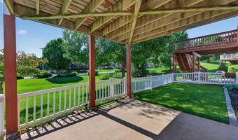 812 Whispering Village Cir, Ballwin, MO 63021
