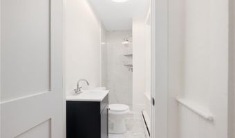 28 Young St 2, Newport, RI 02840
