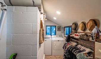 390 4TH St SW, Bandon, OR 97411