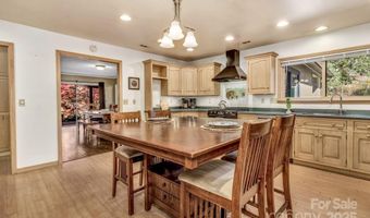 111 Hidden Pond Ln, Asheville, NC 28804