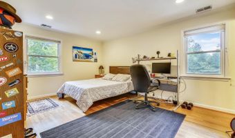 7513 HOLIDAY Ter, Bethesda, MD 20817