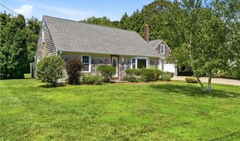 6 Lakewood Dr, Narragansett, RI 02882