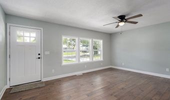 116 E Hadley St, Aurora, MO 65605