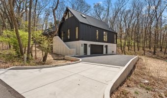 111 E Neptune Ave, Beverly Shores, IN 46301