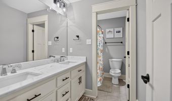 7725 S Shoreline Blvd, Benton, AR 72019