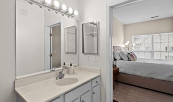 15612 EVERGLADE Ln 401, Bowie, MD 20716