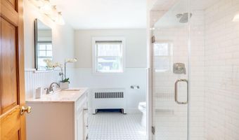 573 Wolcott Ave, Middletown, RI 02842